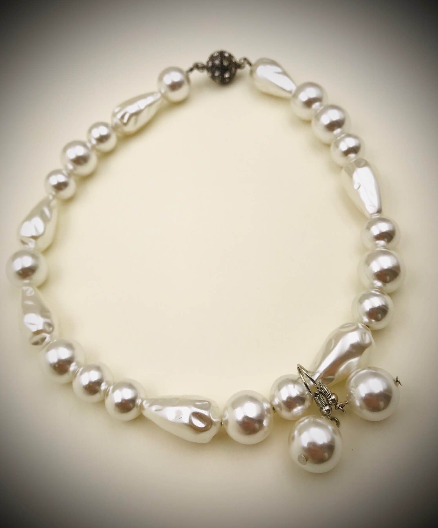 Collana e orecchini di perle fai da te - Festa della donna - Crystal Stones