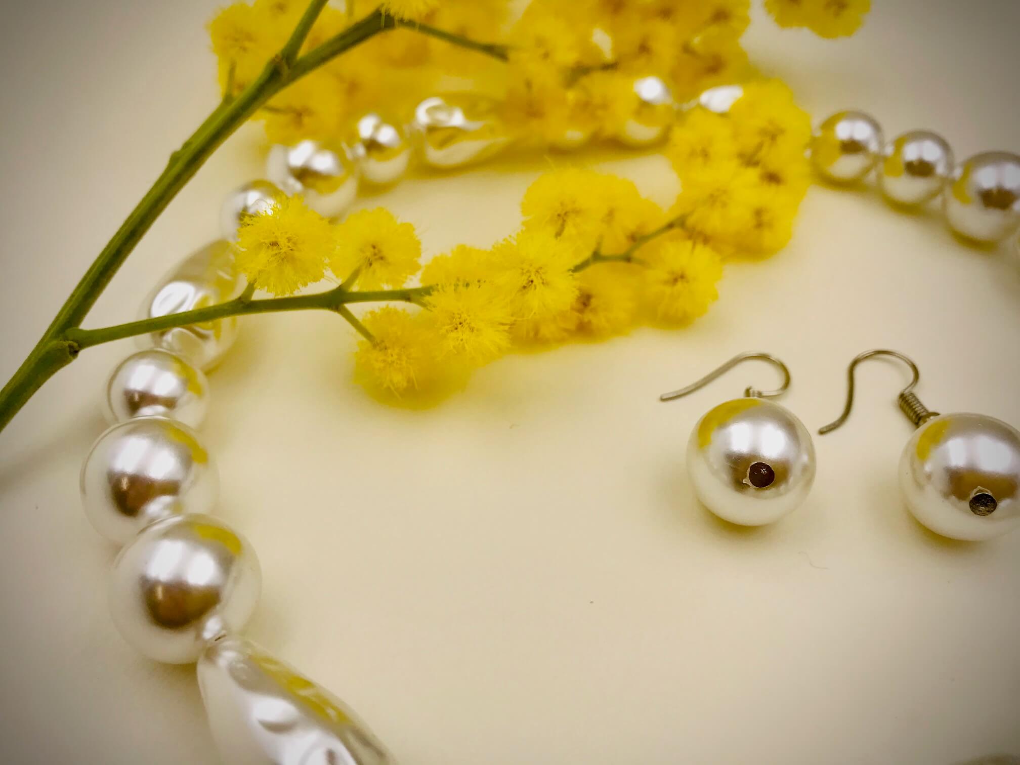 Collana e orecchini di perle fai da te - Festa della donna - Crystal Stones
